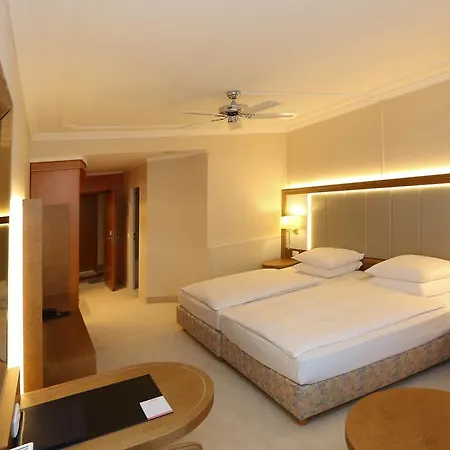 La Strada Hotel